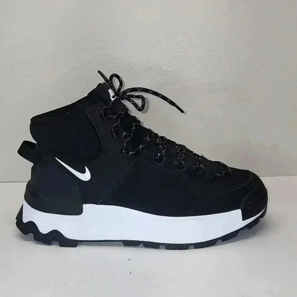 NIKE WOMEN'S CITY CLASSIC BOOT WHEAT/SAIL -BLACK NWOB SIZE 9 - Picture 1 of 9